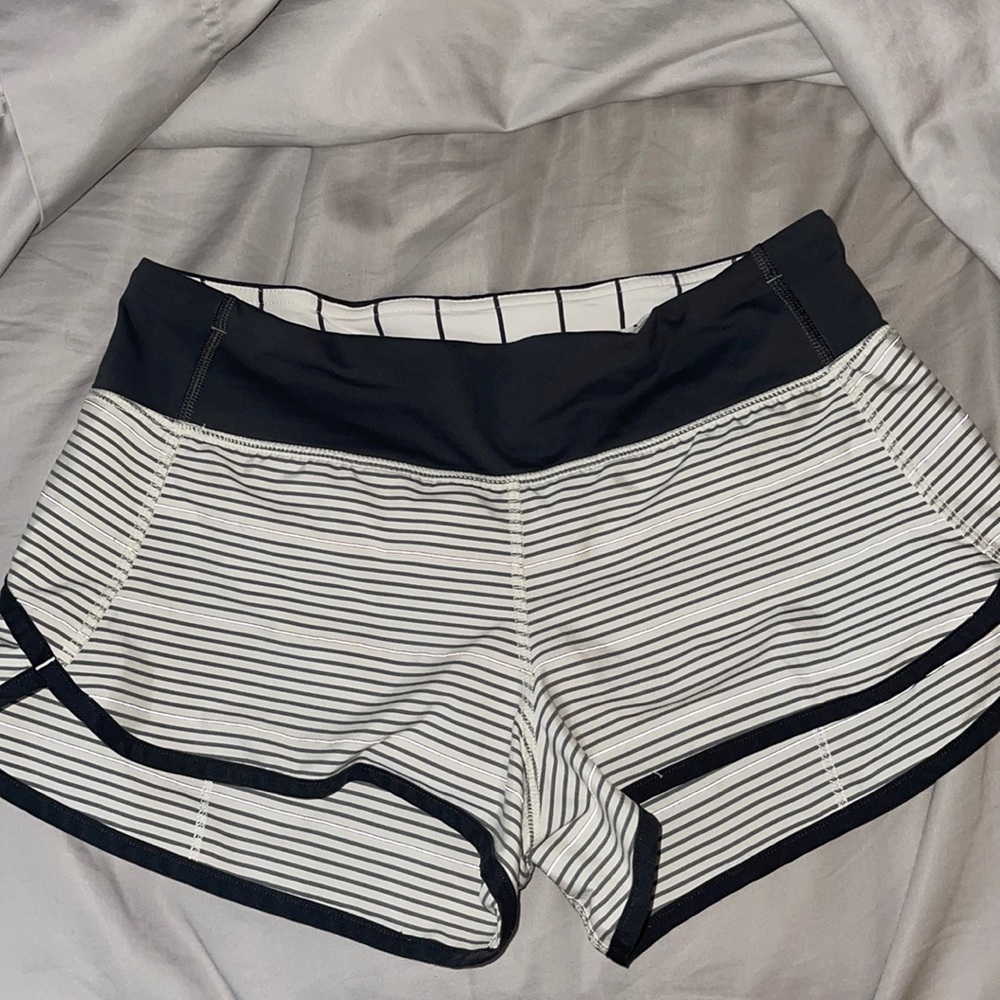 lululemon shorts size 4 2.5 inch inseam